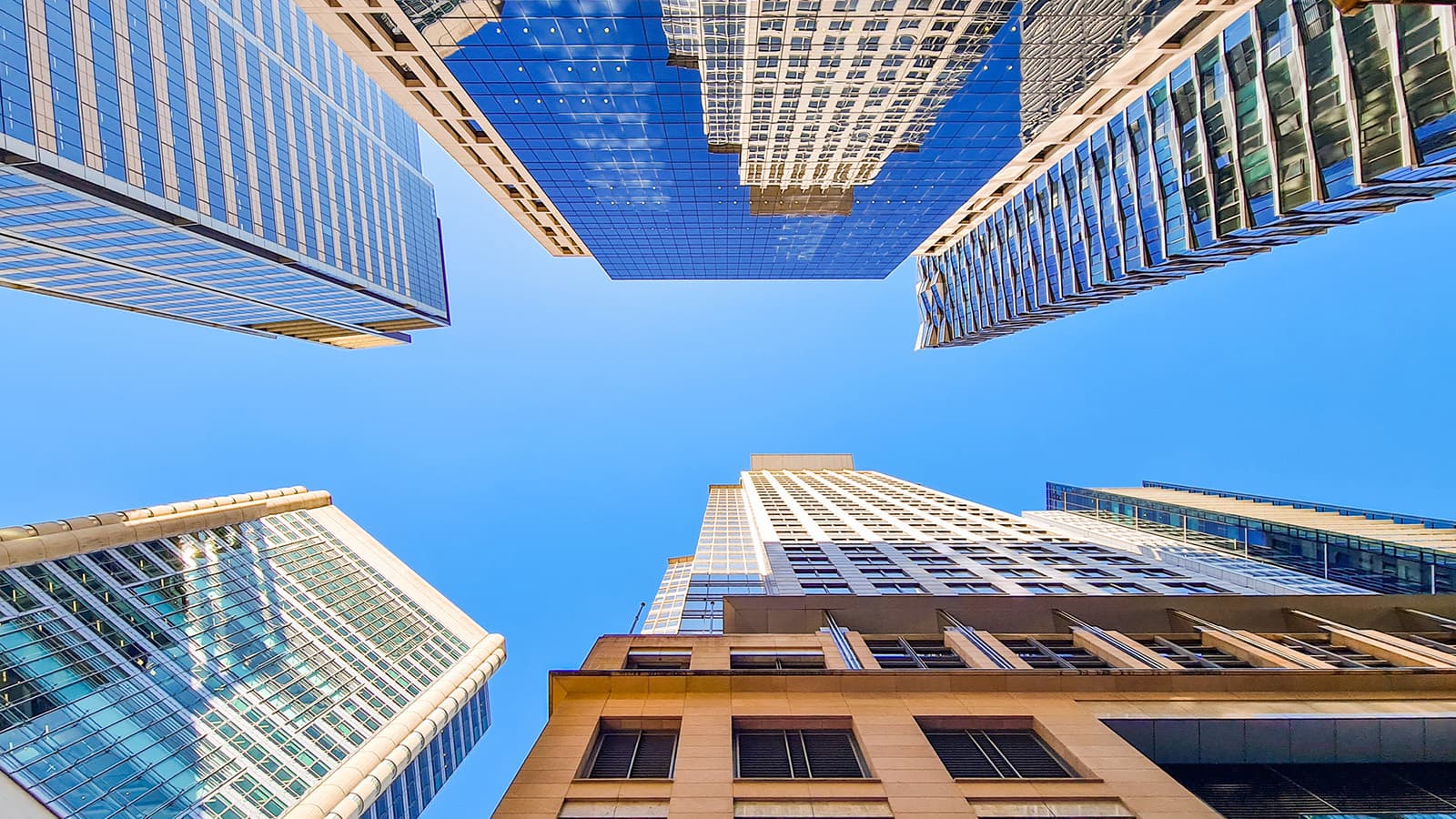 Sydney office buildings, viewed from below. Image to go with articles about equity capital markets, corporate law and initial public offerings (IPOs).